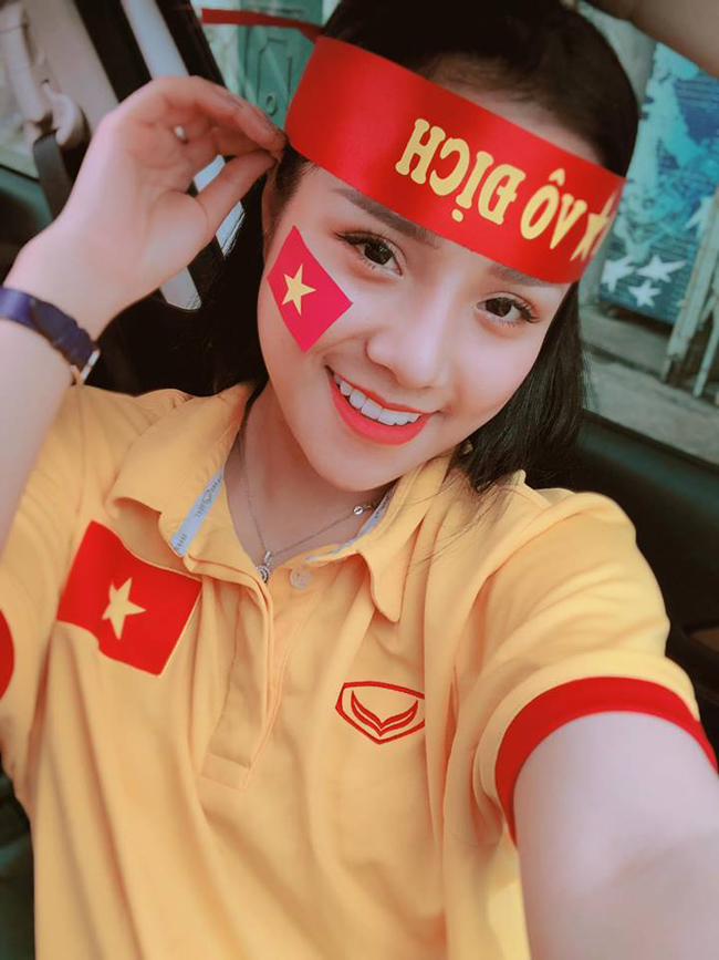 Hé lộ bạn gái siêu xinh của thủ môn Văn Lâm